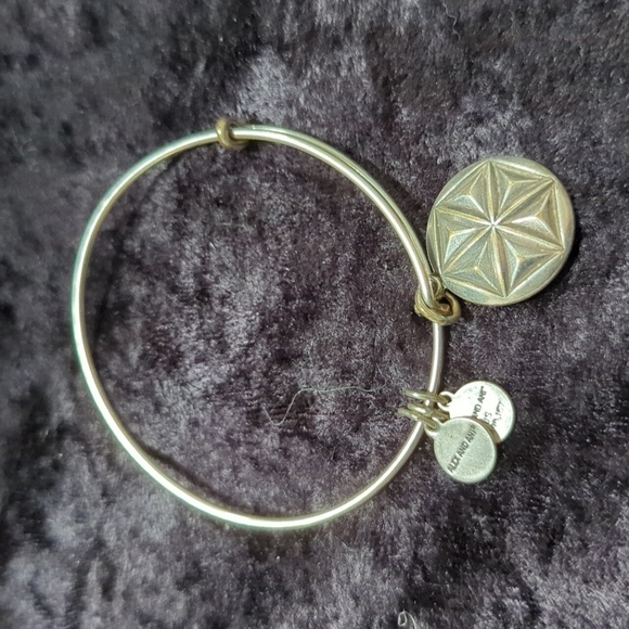 Alex & Ani Aphrodites Flower 2016 Silver Tone Charm Bracelet - Picture 1 of 4